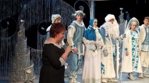 В Новошахтинском драматическом театре прошел новогодний праздник для детей