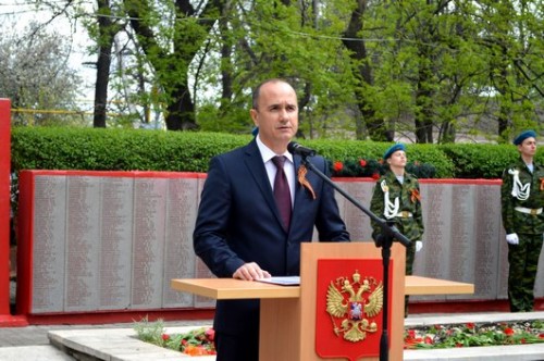 Новошахтинск торжественно встретил годовщину 70-летия Победы