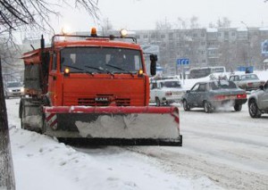 Основные маршруты общественного транспорта непрерывно очищаются от снега